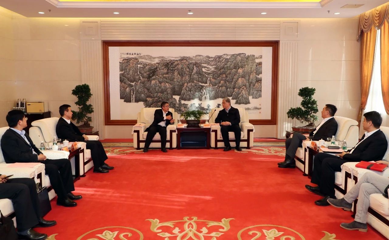 雷凡培會(huì)見中國船級(jí)社黨委副書記、總裁莫鑒輝一行