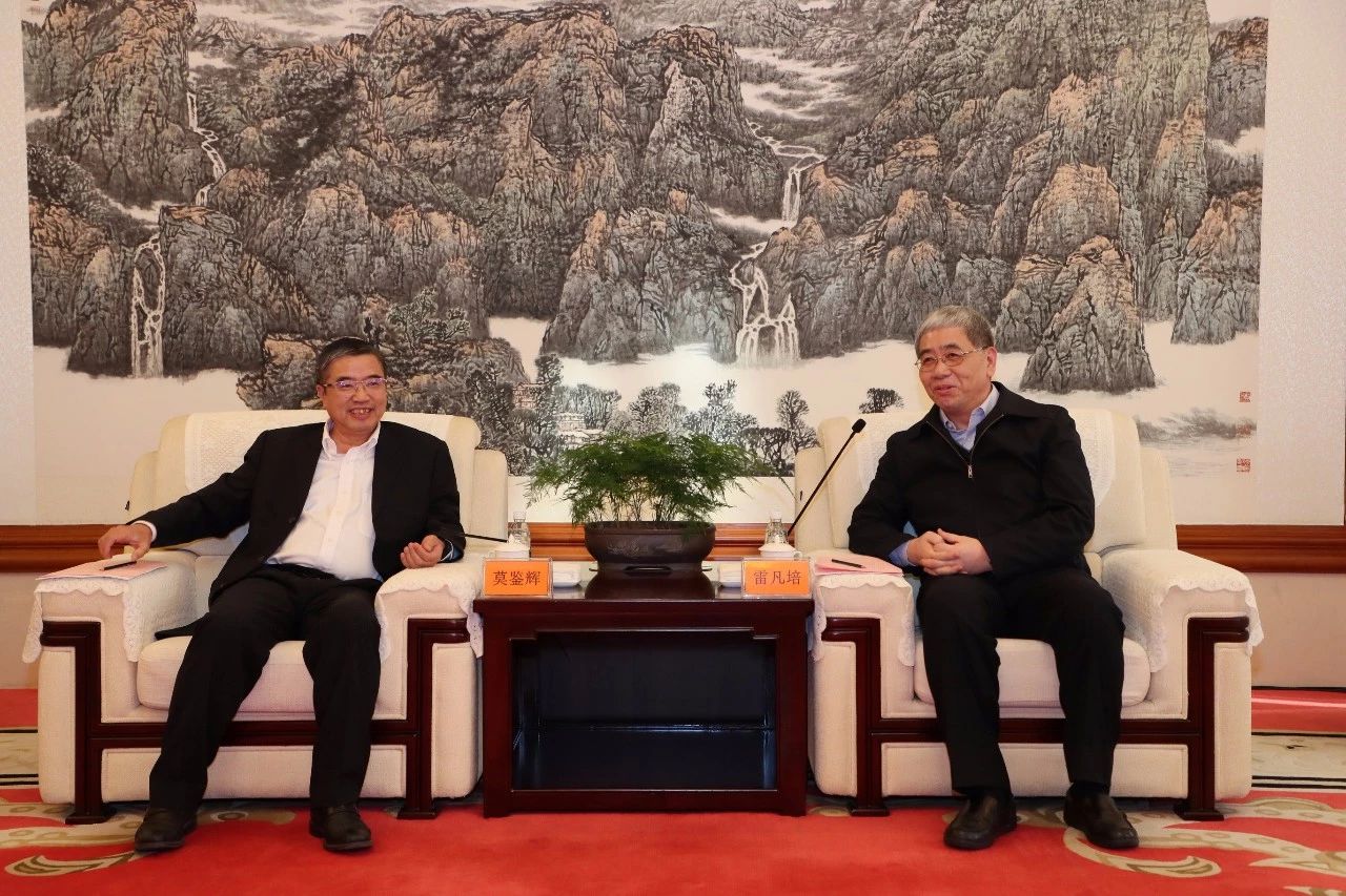 雷凡培會(huì)見中國船級(jí)社黨委副書記、總裁莫鑒輝一行